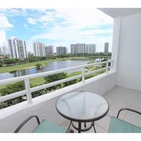 Apartment at the seaside in the USA, Florida, Aventura, 102 sq.m.