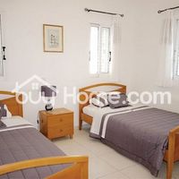 Apartment at the seaside in Republic of Cyprus, Eparchia Pafou, 281 sq.m.