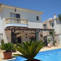 Villa in the suburbs, at the seaside in Republic of Cyprus, Eparchia Pafou, 162 sq.m.