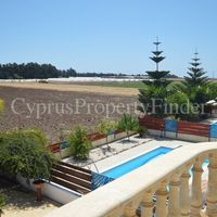 Villa in the suburbs, at the seaside in Republic of Cyprus, Eparchia Pafou, 162 sq.m.