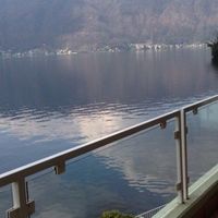 Вилла у озера, в пригороде в Швейцарии, Тичино, 320 кв.м.