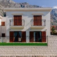 Villa at the first line of the sea / lake in Montenegro, Kotor, 193 sq.m.