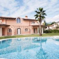 Villa in Italy, Pisa, 641 sq.m.