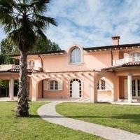 Villa in Italy, Pisa, 641 sq.m.