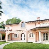 Villa in Italy, Pisa, 641 sq.m.