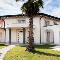 Villa in Italy, Pisa, 745 sq.m.
