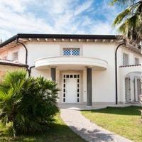 Villa in Italy, Pisa, 745 sq.m.