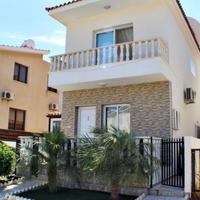 House in the city center in Republic of Cyprus, Eparchia Pafou, 97 sq.m.
