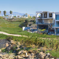 Villa at the first line of the sea / lake in Republic of Cyprus, Tremithousa, 142 sq.m.