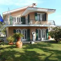 Villa in the city center in Italy, San Donnino, 250 sq.m.
