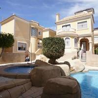 Villa in the city center in Spain, Comunitat Valenciana, Alicante, 75 sq.m.