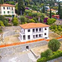 Villa in the city center in Italy, San Donnino, 380 sq.m.