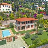 Villa in the city center in Italy, San Donnino, 380 sq.m.