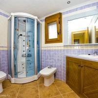 Villa in the suburbs in Spain, Comunitat Valenciana, Alicante, 335 sq.m.