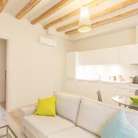Apartment in the city center in Spain, Catalunya, Barcelona, 61 sq.m.
