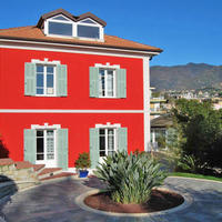 Вилла в центре города в Италии, Вентимилья, 300 кв.м.