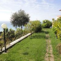 Апартаменты в пригороде в Италии, Вентимилья, 100 кв.м.