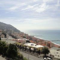 Апартаменты в пригороде в Италии, Вентимилья, 100 кв.м.