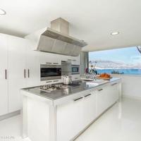 Villa at the first line of the sea / lake, in the suburbs in Spain, Comunitat Valenciana, Alicante, 212 sq.m.