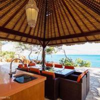 Villa at the first line of the sea / lake, in the suburbs in Spain, Comunitat Valenciana, Alicante, 212 sq.m.