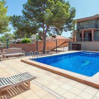 Villa in the suburbs in Spain, Comunitat Valenciana, Alicante, 598 sq.m.