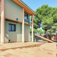 Villa in the suburbs in Spain, Comunitat Valenciana, Alicante, 598 sq.m.