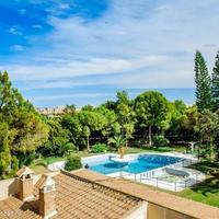 Villa in the city center in Spain, Comunitat Valenciana, Alicante, 787 sq.m.