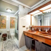 Villa in the city center in Spain, Comunitat Valenciana, Alicante, 787 sq.m.