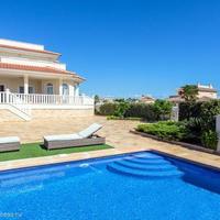 Villa in the suburbs in Spain, Comunitat Valenciana, Alicante, 195 sq.m.