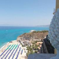 Apartment in the city center, at the first line of the sea / lake in Italy, Vibo Valentia, 180 sq.m.