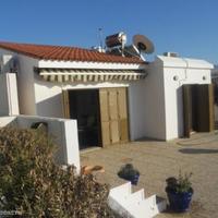 Bungalow at the first line of the sea / lake in Republic of Cyprus, Tremithousa, 80 sq.m.