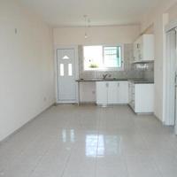 Flat in the suburbs in Republic of Cyprus, Eparchia Pafou, 74 sq.m.
