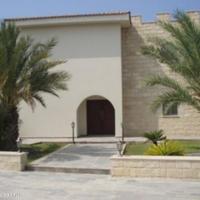 Villa at the first line of the sea / lake in Republic of Cyprus, Eparchia Pafou, 238 sq.m.