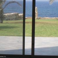 Villa at the first line of the sea / lake in Republic of Cyprus, Eparchia Pafou, 238 sq.m.