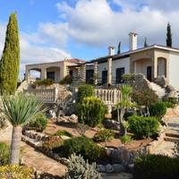 Villa in the suburbs in Republic of Cyprus, Eparchia Pafou
