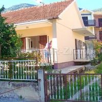 Дом на второй линии моря/озера в Черногории, 100 кв.м.