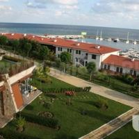 Flat at the first line of the sea / lake in Bulgaria, Burgas Province, Elenite, 88 sq.m.