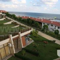 Flat at the first line of the sea / lake in Bulgaria, Burgas Province, Elenite, 88 sq.m.