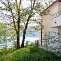 Вилла на первой линии моря/озера в Черногории, 112 кв.м.