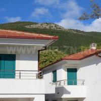 Вилла на первой линии моря/озера в Черногории, 112 кв.м.