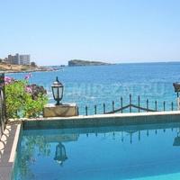 Вилла на первой линии моря/озера в Черногории, Котор, 497 кв.м.