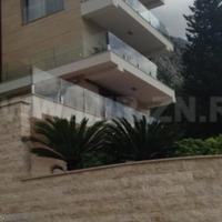 Flat at the first line of the sea / lake in Montenegro, 192 sq.m.