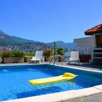 Flat at the first line of the sea / lake in Montenegro, 263 sq.m.