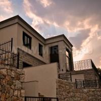 Вилла на первой линии моря/озера в Черногории, 272 кв.м.