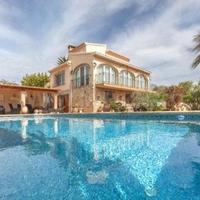 Villa in Spain, Comunitat Valenciana, Alicante, 290 sq.m.