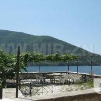 Квартира на первой линии моря/озера в Черногории, 93 кв.м.