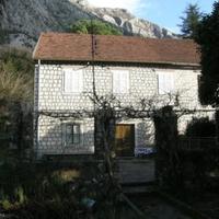 Дом на первой линии моря/озера в Черногории, 70 кв.м.