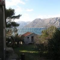 Дом на первой линии моря/озера в Черногории, 70 кв.м.