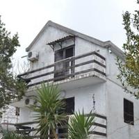 Дом на первой линии моря/озера в Черногории, 99 кв.м.