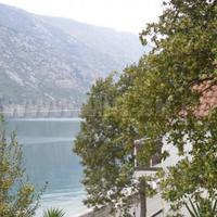 Дом на первой линии моря/озера в Черногории, 99 кв.м.